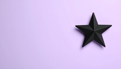 Obraz premium 控えめながらも存在感を放つマットブラックの星が左下隅に置かれた淡いラベンダー背景と対照をなして、繊細なミニマルアートを演出する