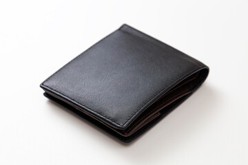 白背景に二つ折りの財布
