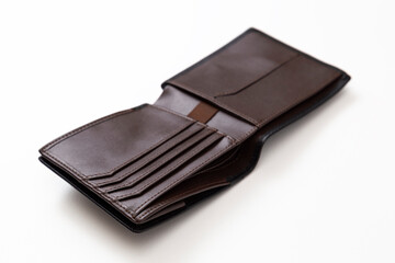 白背景に二つ折りの財布