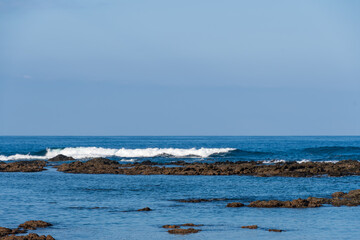 和歌山県新宮市の岩礁と青い海の夏景色