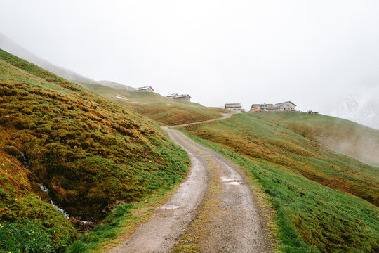 Alm im Gro&szlig;en Walsertal bei Wolken und Nebel