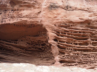 bonitas rocas de color rojo esculpidas por los fenómenos naturales, de interés paisajístico,...