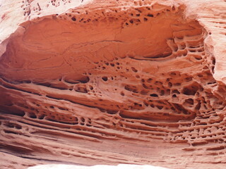 bonitas rocas de color rojo esculpidas por los fenómenos naturales, de interés paisajístico,...