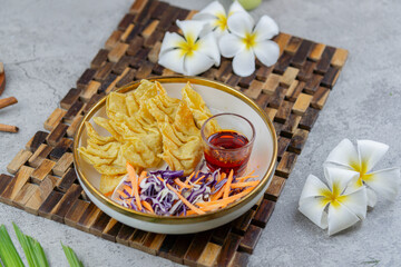 Wonton Goreng – Crispy Indonesian Fried Wontons, golden and crunchy, perfect as a tasty snack or appetizer.