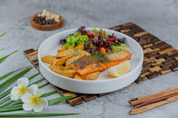 Salmon salad with french fries