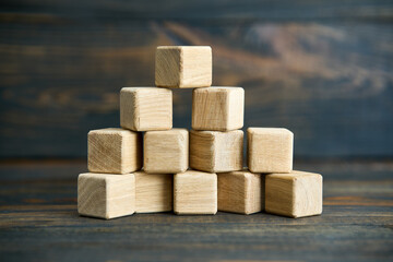 Collapsing pyramid of natural wooden cubes