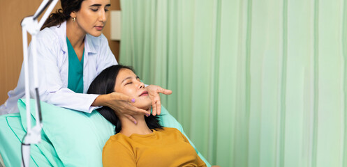 Obraz premium Facial aesthetics surgery treatment : Plastic (Cosmetic) Surgery Center : Brazilian hispanic female Doctor preparing Asian female patient for cosmetic surgery in clinic