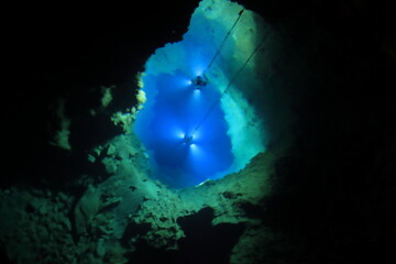 【岩手県_岩泉町】幻想的な蒼を見せる龍泉洞の地底湖