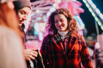 Fototapeta premium A vibrant scene of friends gathering at night, surrounded by neon lights and festivities, evoking feelings of joy and togetherness.