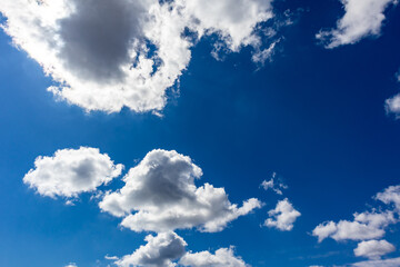 Obraz premium Blue sky with white clouds