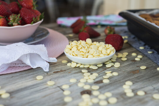 white chocolate bits for melting