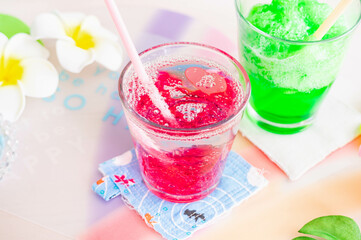 クラッシュゼリー入りソーダ　イチゴ味