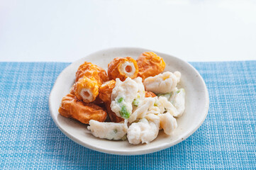 一口サイズのチクワと枝豆入り