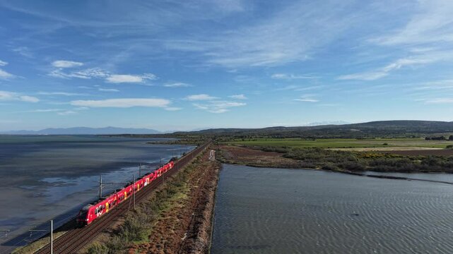 Train express r&eacute;gional TER PortBou Avignon &agrave; Leucate La Franqui dans l'Aude (France)	