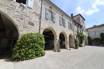 Bâtiment typique, vue de l'extérieur, village de Monflanquin, département du Lot et Garonne, France