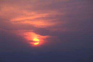 オレンジ色の日の出