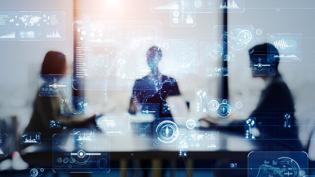 会議するビジネスパーソンのグループとデジタルテクノロジーのコンセプト　バナー・広告向け横長ビジュアル