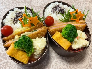 A traditional Korean dosirak, beautifully arranged with rice, assorted banchan, and savory proteins. Balanced and visually inviting, it’s a portable meal packed with vibrant flavors.