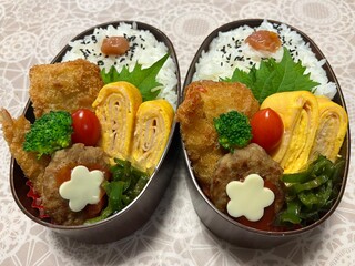 A traditional Korean dosirak, beautifully arranged with rice, assorted banchan, and savory proteins. Balanced and visually inviting, it’s a portable meal packed with vibrant flavors.