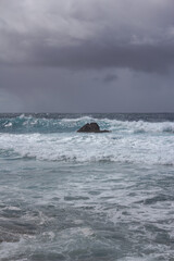 Fototapeta premium naturaleza, roca, con textura, paisaje, arena, mar, playa, abstracta, al aire libre, cielo, viajando, volcánica, volcanes, verano