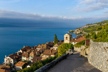 Village sur les rives du lac Léman en Suisse dans la région viticoles de Lavaux