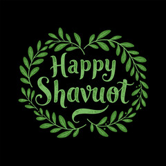 Obraz premium Vintage gold happy shavuot emblem design with wheat icon for elegant celebration invitations