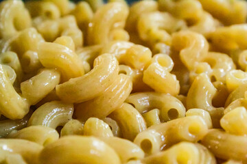 close up of a pile of cooked macaroni