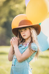 Kind / Mädchen / Luftballons
