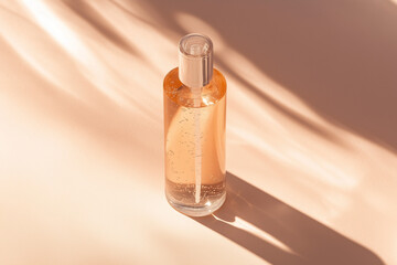 Naklejka premium Closeup of cozy sunscreen spray, summer vibes