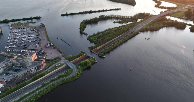 Aqueduct HArderwijk, The Veluwemeer Aquaduct is an aqueduct in the Netherlands between the Veluwemeer and the Wolderwijd near the Gelderland town of Harderwijk. Infrastructure.