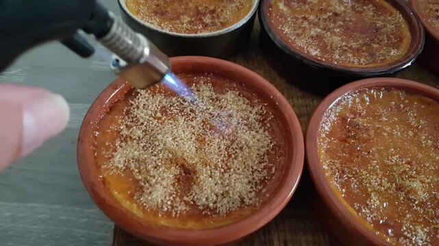 cr&egrave;me br&ucirc;l&eacute;e