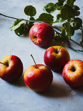 red apples 
