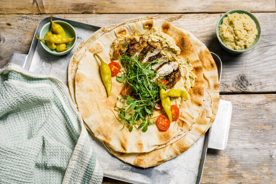 flatbread with chicken and babaganoush