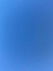 東京の青空。微妙な青のグラデーション。