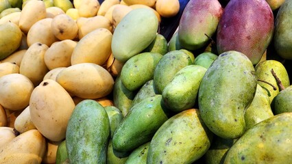Fresh mangoes at the marrket 