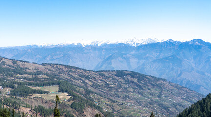 Fototapeta premium Panoramic View of Himalayan Valleys and Snow-Capped Peaks
