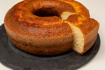 Natural yogurt cake with cinnamon