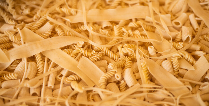 composition of raw Italian Spaghetti and pasta Different shapes.