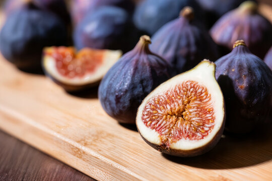 ripe purple figs on a wooden table ripe fig fruits concept red pulp and lots of seeds higos morados maduros sobre una mesa de madera concepto de higos maduros pulpa roja y muchas semillas incir