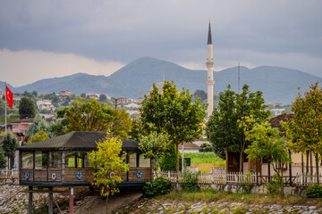 Obraz premium Traditional Turkish Pavilion and Mosque with Mountain View in Başiskele, Kocaeli