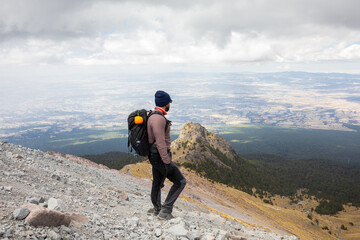 Obraz premium Adventurer Hiking in La Malinche National Park, Mexico