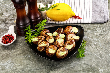 Fresnch escargort with basil butter