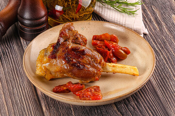 Baked lamb shank with vegetables