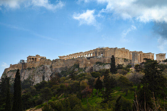 Ruiny Akropolu. Wiosna, słoneczny dzień