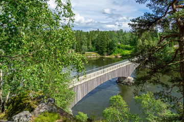 Fototapeta premium A scenic summer view of the historic Old Fossum Bridge spanning the Glomma River