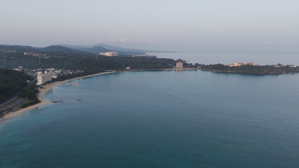 Fototapeta premium 沖縄の海ドローン空撮
