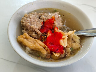Bakso, Meatballs are served in white bowls, equipped with various toppings, they look delicious and delicious, at roadside stalls.