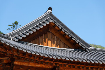 eaves and roofs of the traditional Korean buildings in the Buddhist temple