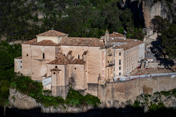 Vista de la ciudad medieval de Cuenca, situada en los acantilados en España.