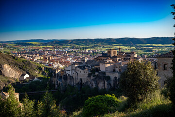 Vista de la ciudad medieval de Cuenca, situada en los acantilados en España.